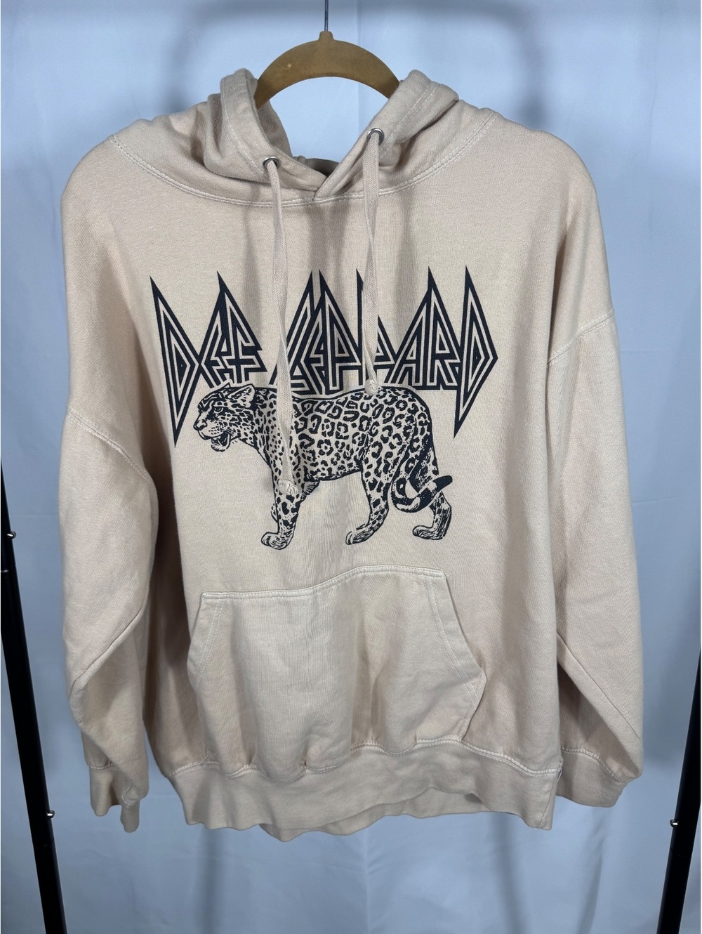 Def Leppard Beige Graphic Hoodie Sweatshirt Medium
